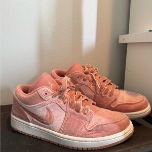Air Jordan 1 Pink Velvet